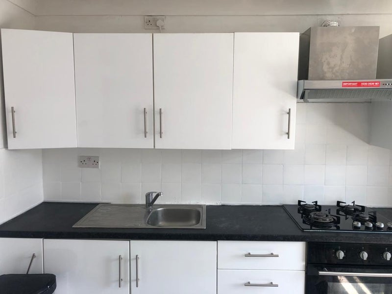 Room Frith Road in Greater London