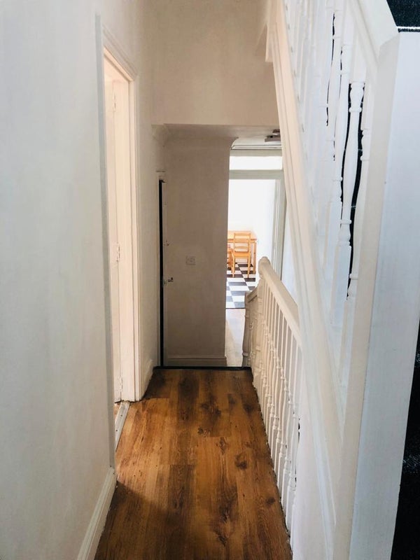 Room Frith Road in Greater London