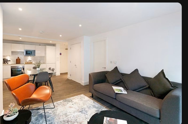 Room Hawkins Lane in Bristol