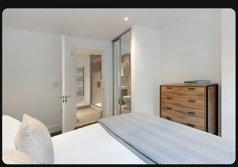 Room Hawkins Lane in Bristol