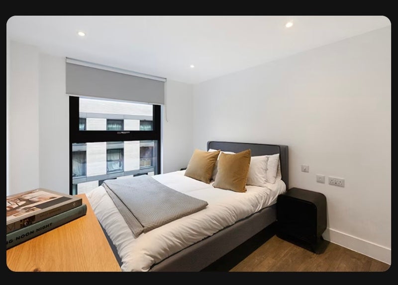 Room Hawkins Lane in Bristol