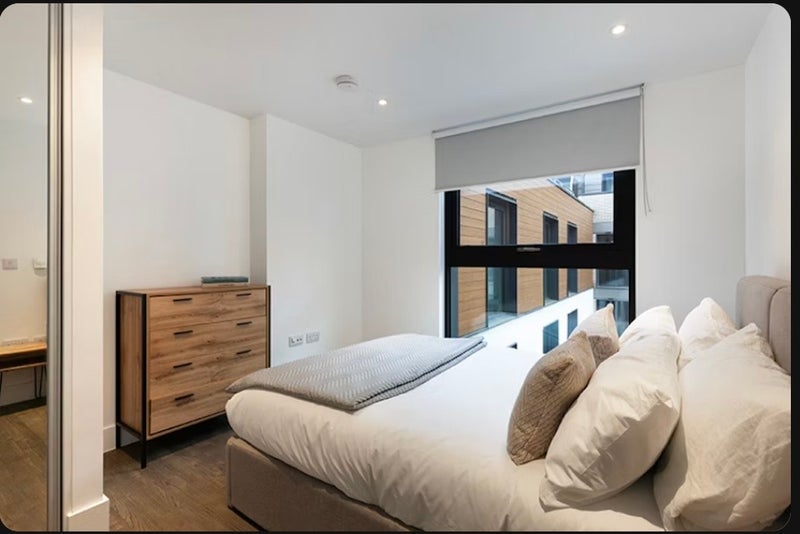 Room Hawkins Lane in Bristol