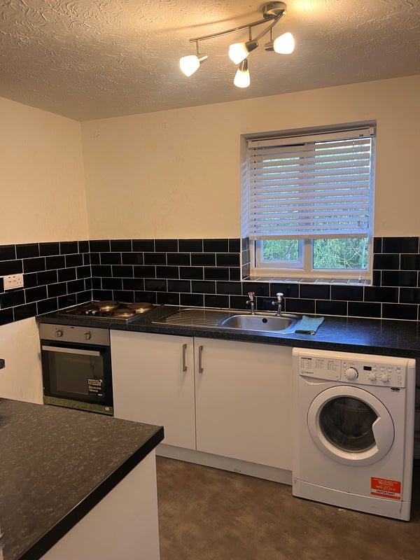 Flat Waterville Drive in Basildon