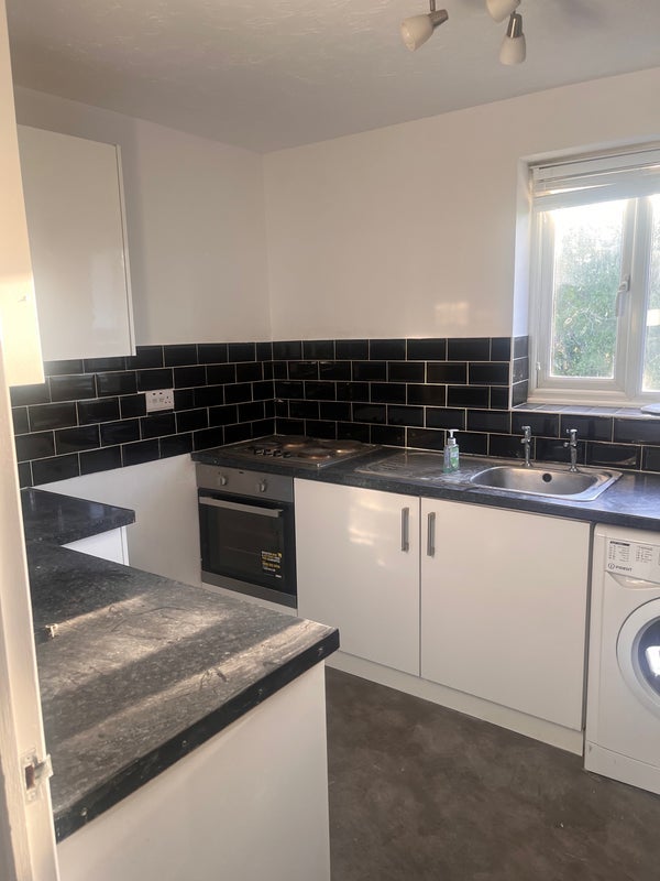 Flat Waterville Drive in Basildon