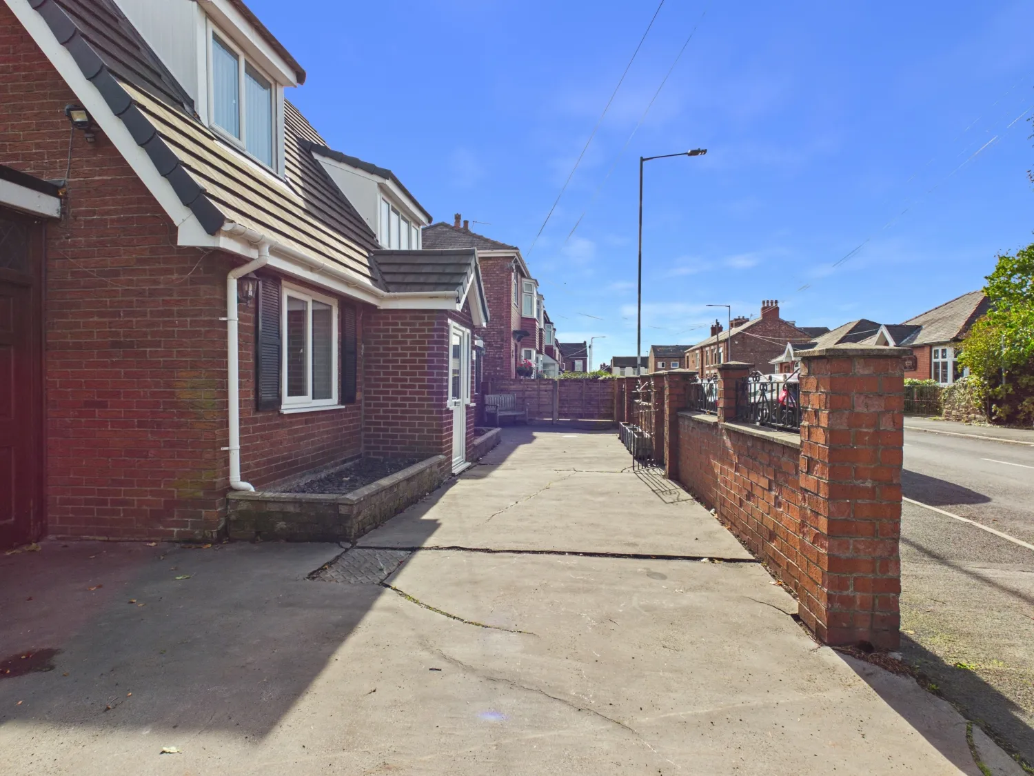 House Moorfield Avenue in Tameside