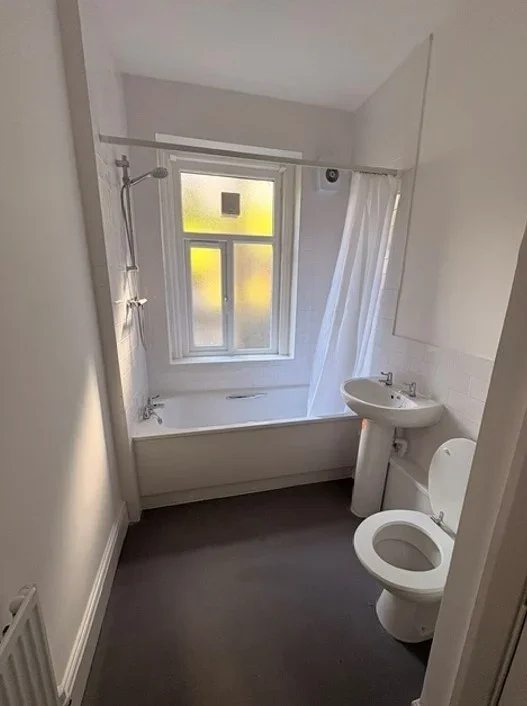 Flat Eleanor Road in Prenton
