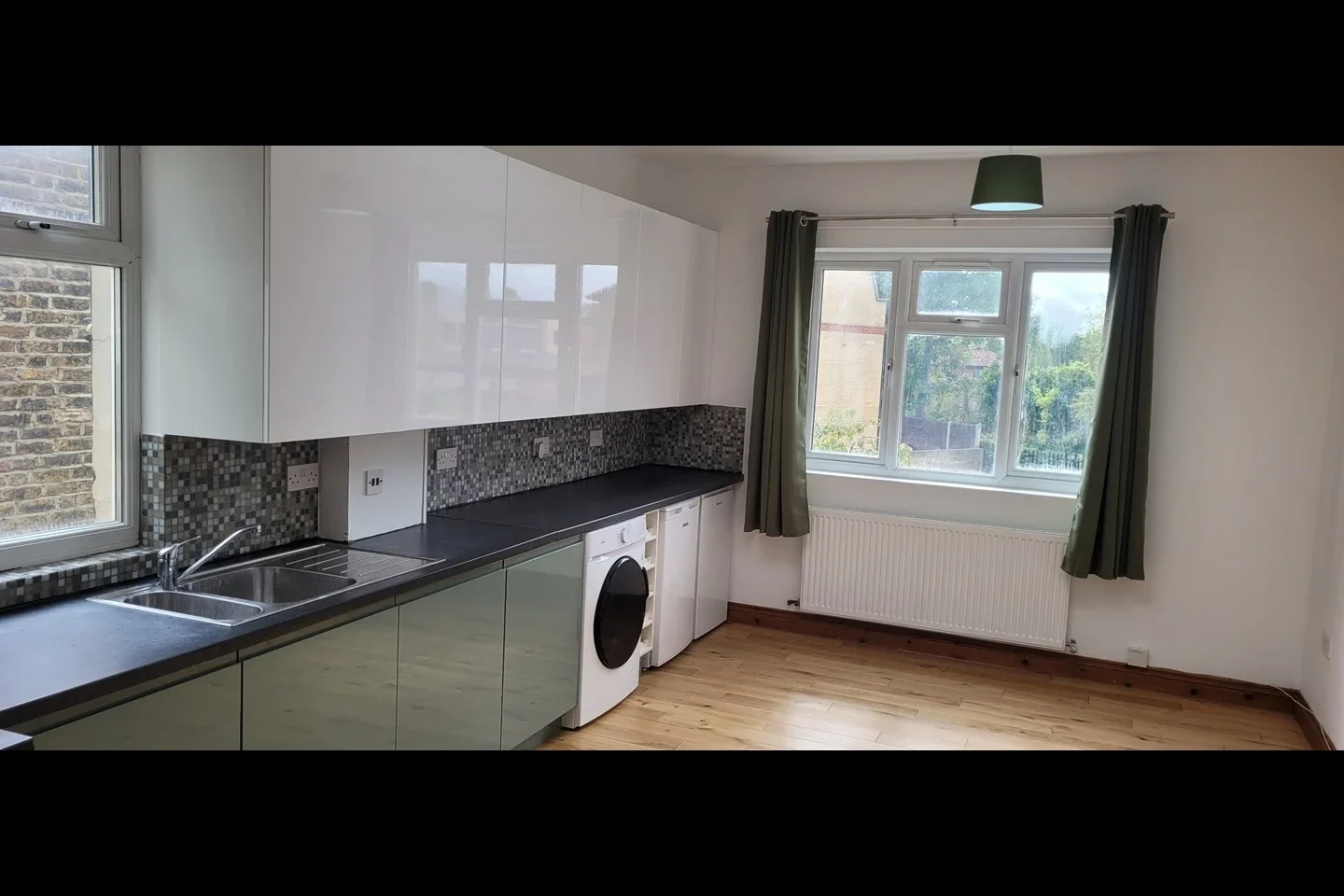 Flat Oxford Gardens in Greater London