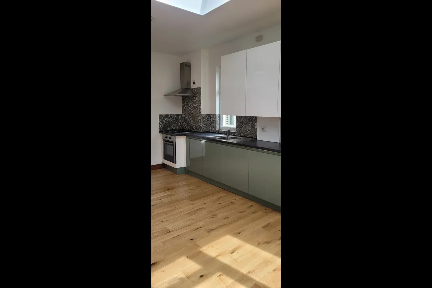 Flat Oxford Gardens in Greater London
