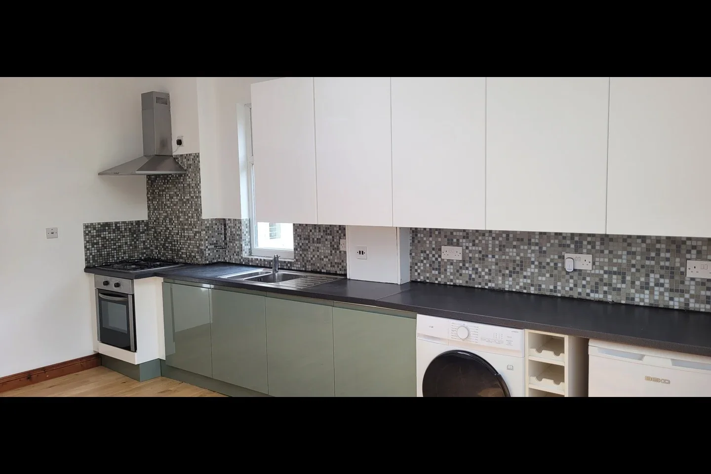 Flat Oxford Gardens in Greater London