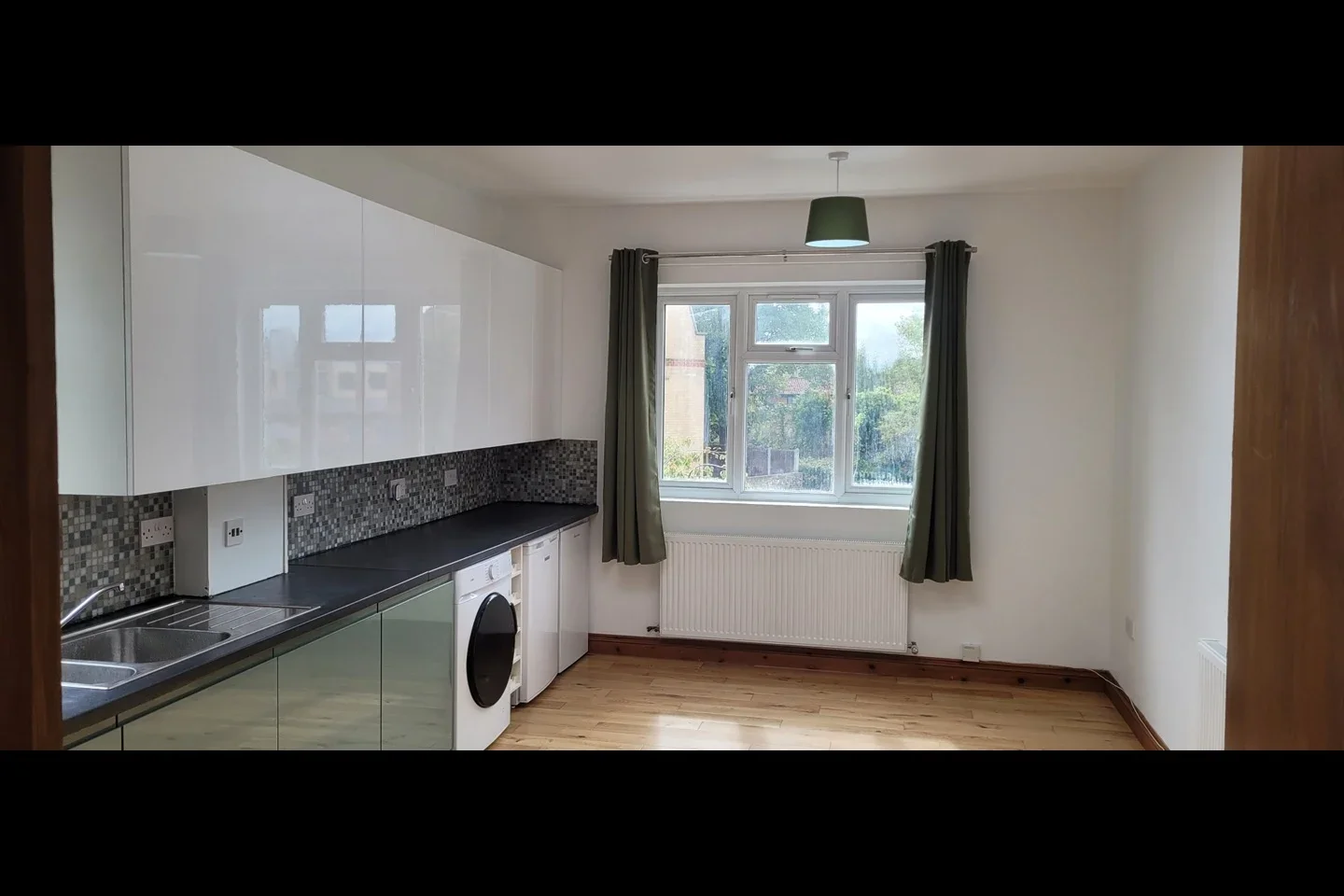 Flat Oxford Gardens in Greater London