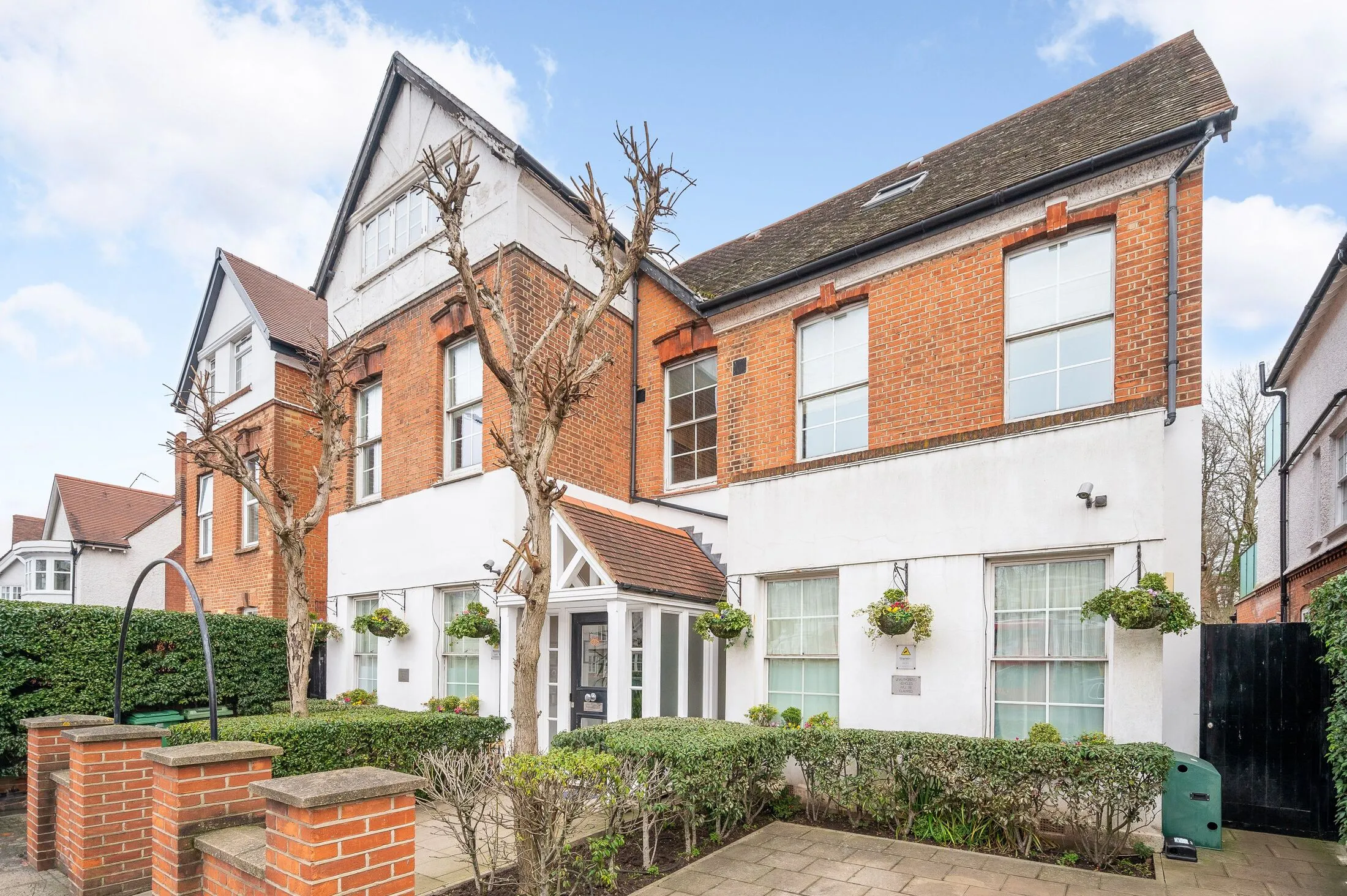 Flat Finchley Road in Greater London