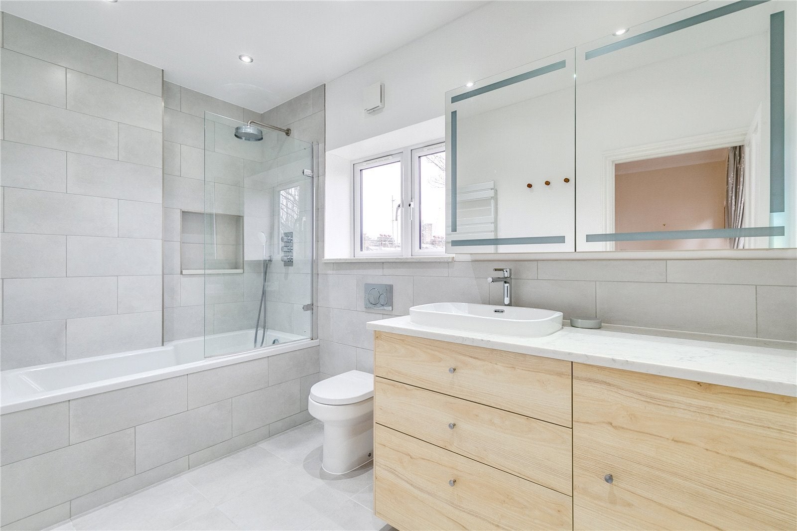 Flat College Place in Greater London