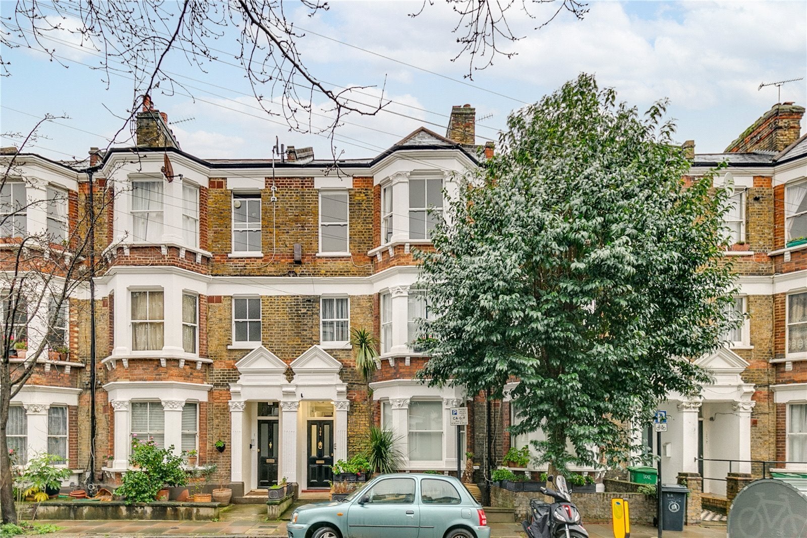 Flat College Place in Greater London