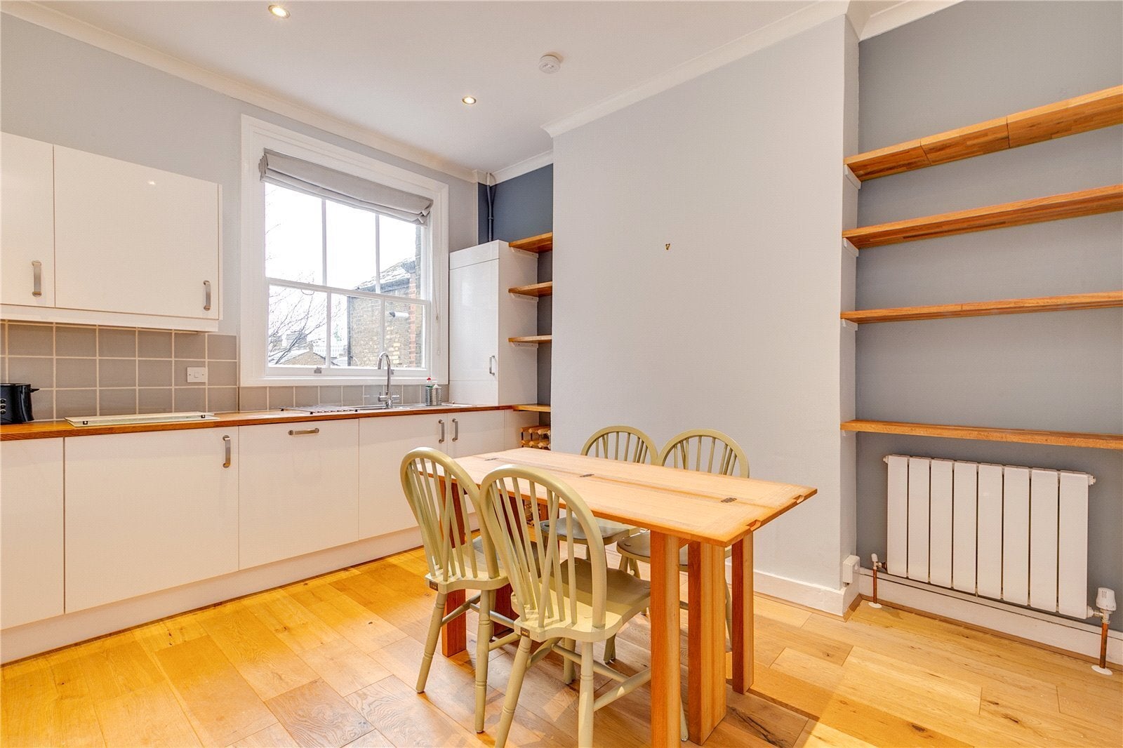 Flat College Place in Greater London