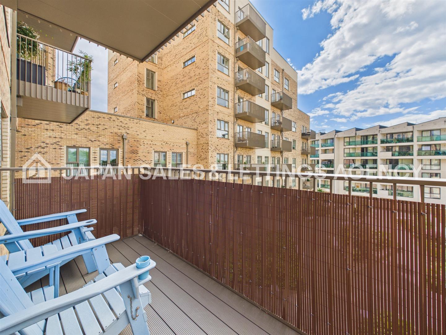 Flat Blyth Road in Greater London