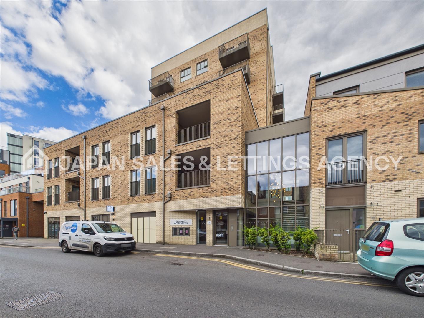 Flat Blyth Road in Greater London