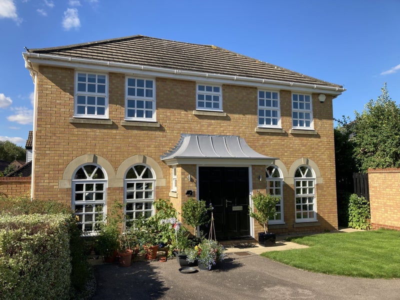 Room Mayflower Gardens in East Hertfordshire