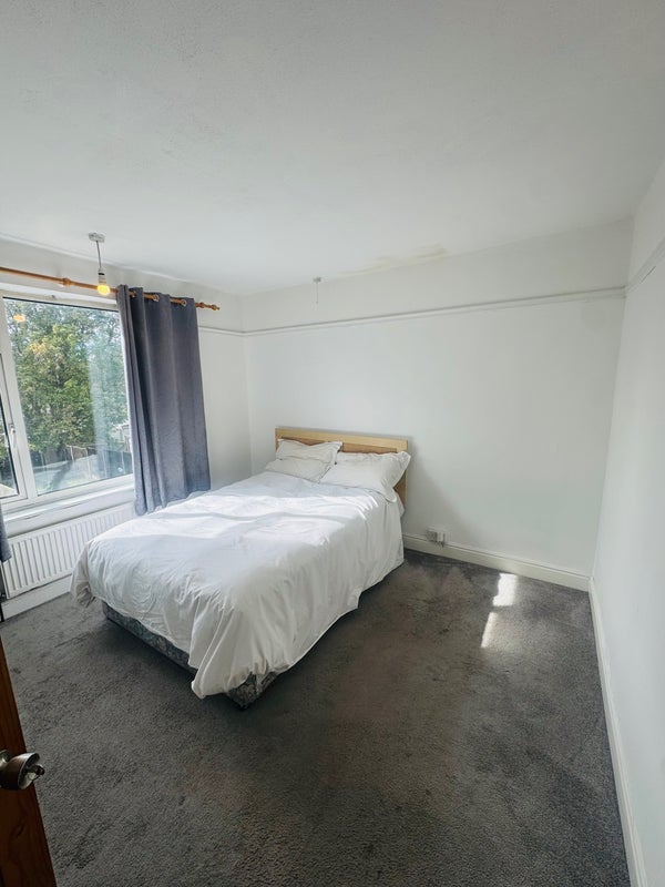 Room Paxton Road in Coventry