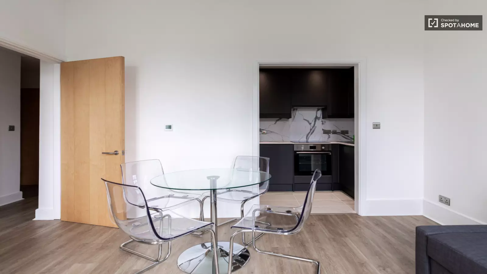 Flat Trebovir Road in Greater London