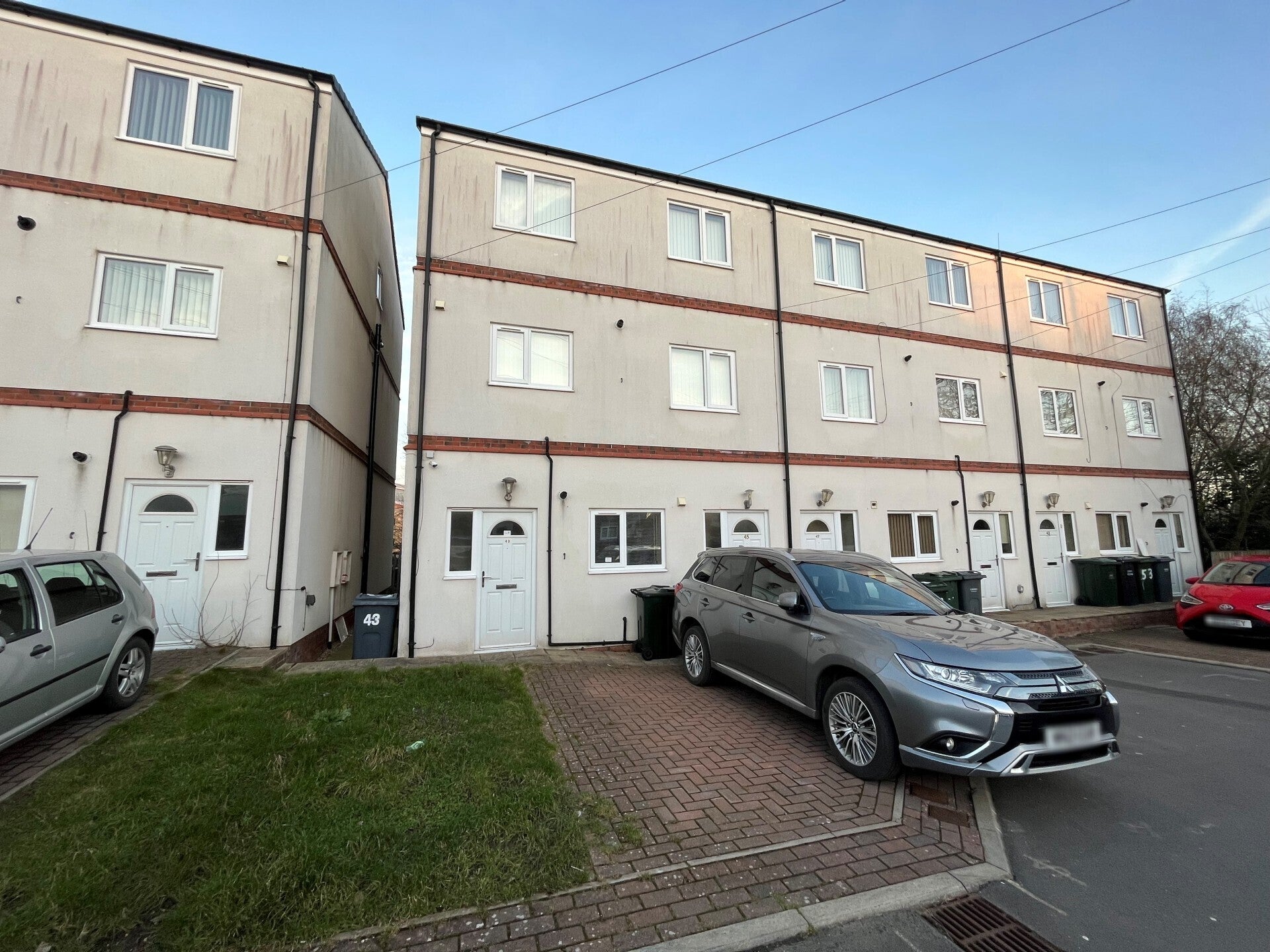 Flat Wellington Court in Bradford