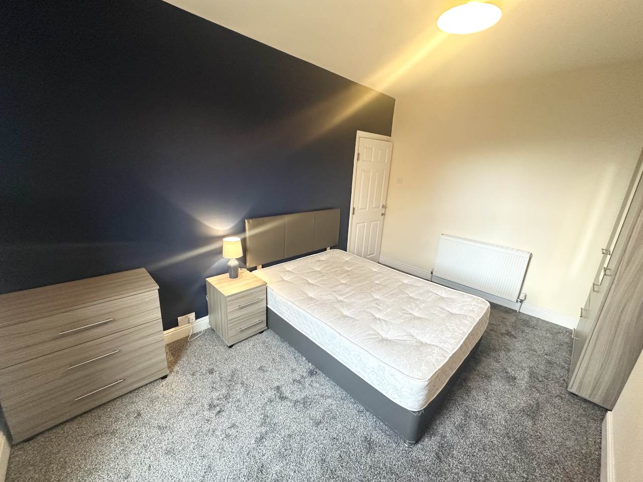 Room Colmore Road in Leeds