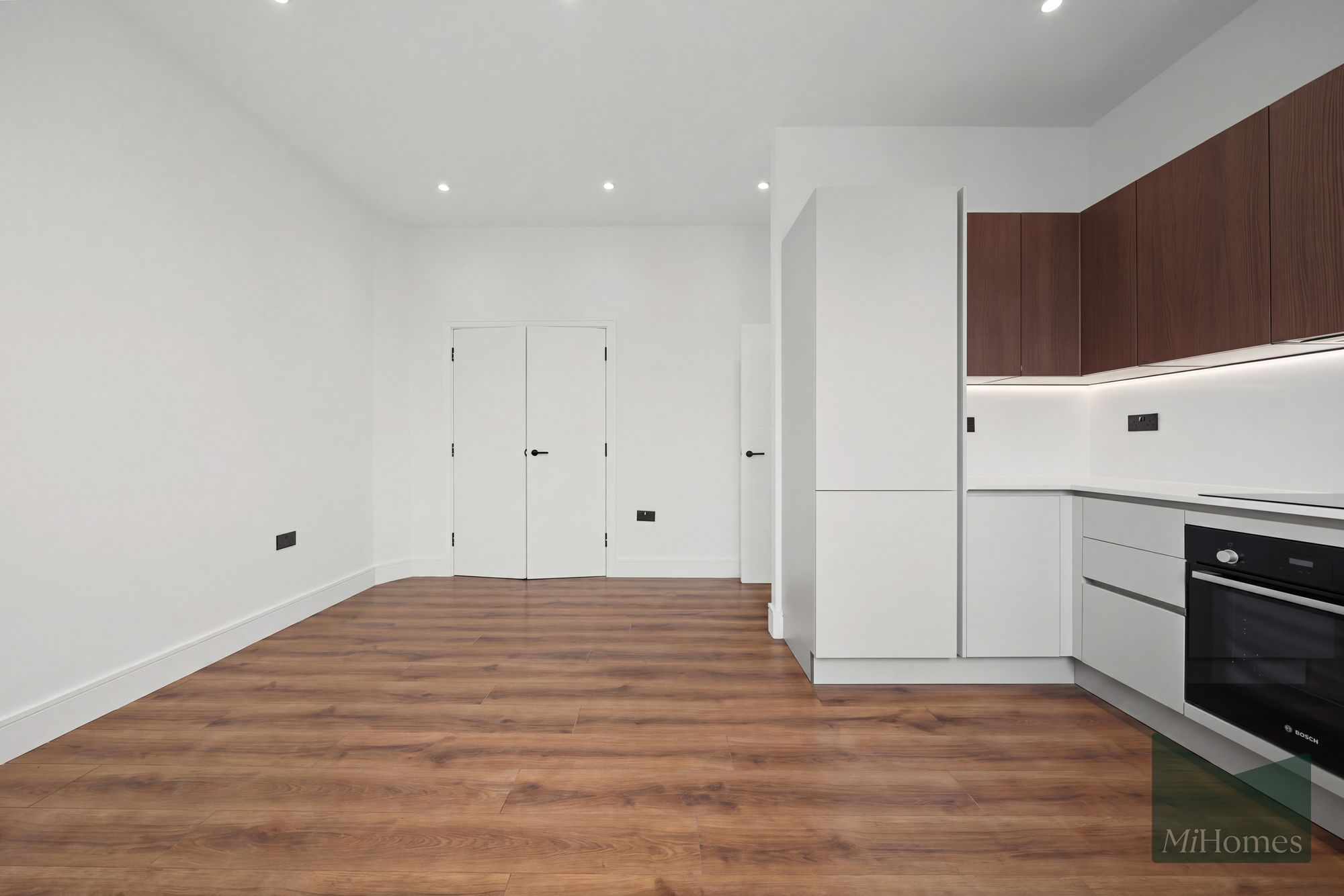 Flat Frances Road in Windsor
