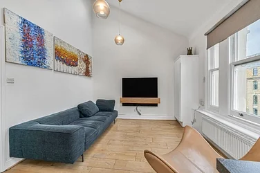 Flat Turret Grove in Greater London