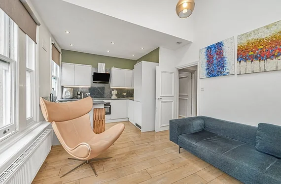 Flat Turret Grove in Greater London