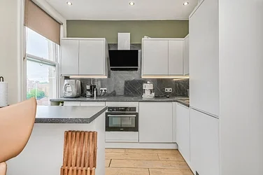 Flat Turret Grove in Greater London
