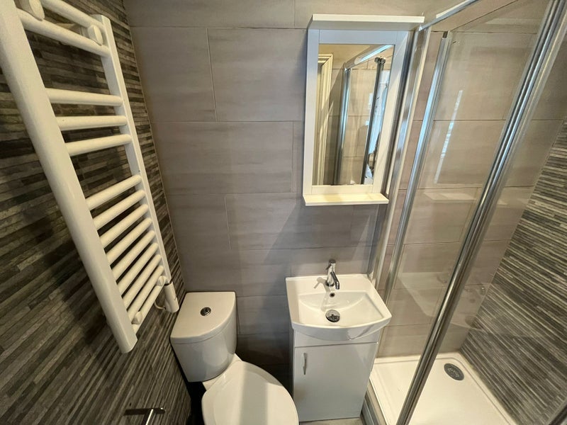 Flat Biddestone Road in Greater London