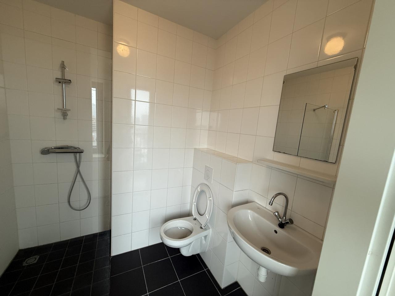 1-room apartment of 28m² in Amsterdam photo 5