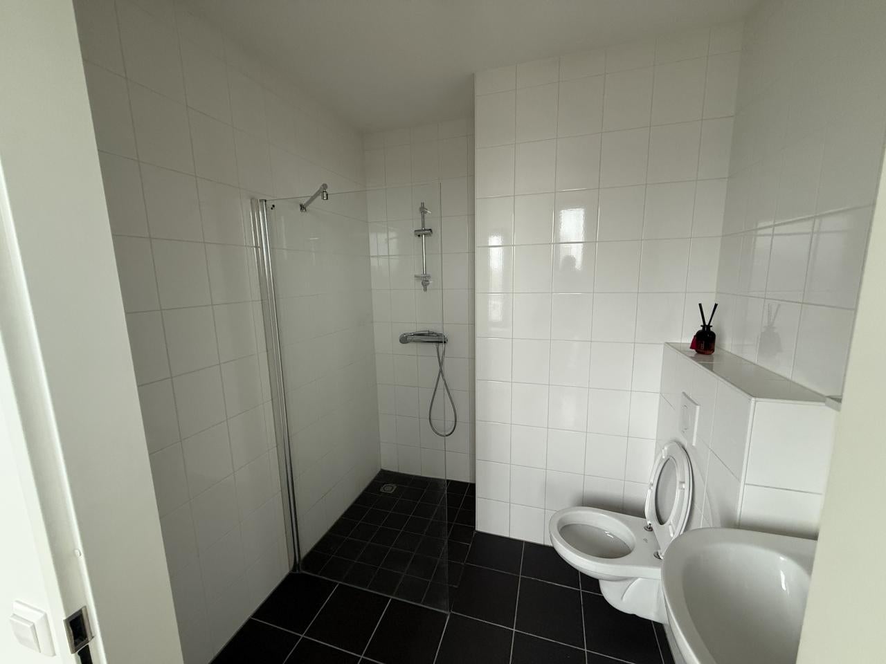 1-room apartment of 28m² in Amsterdam photo 4