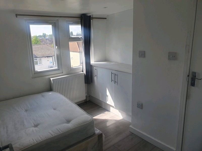 Room Boston Road in Greater London