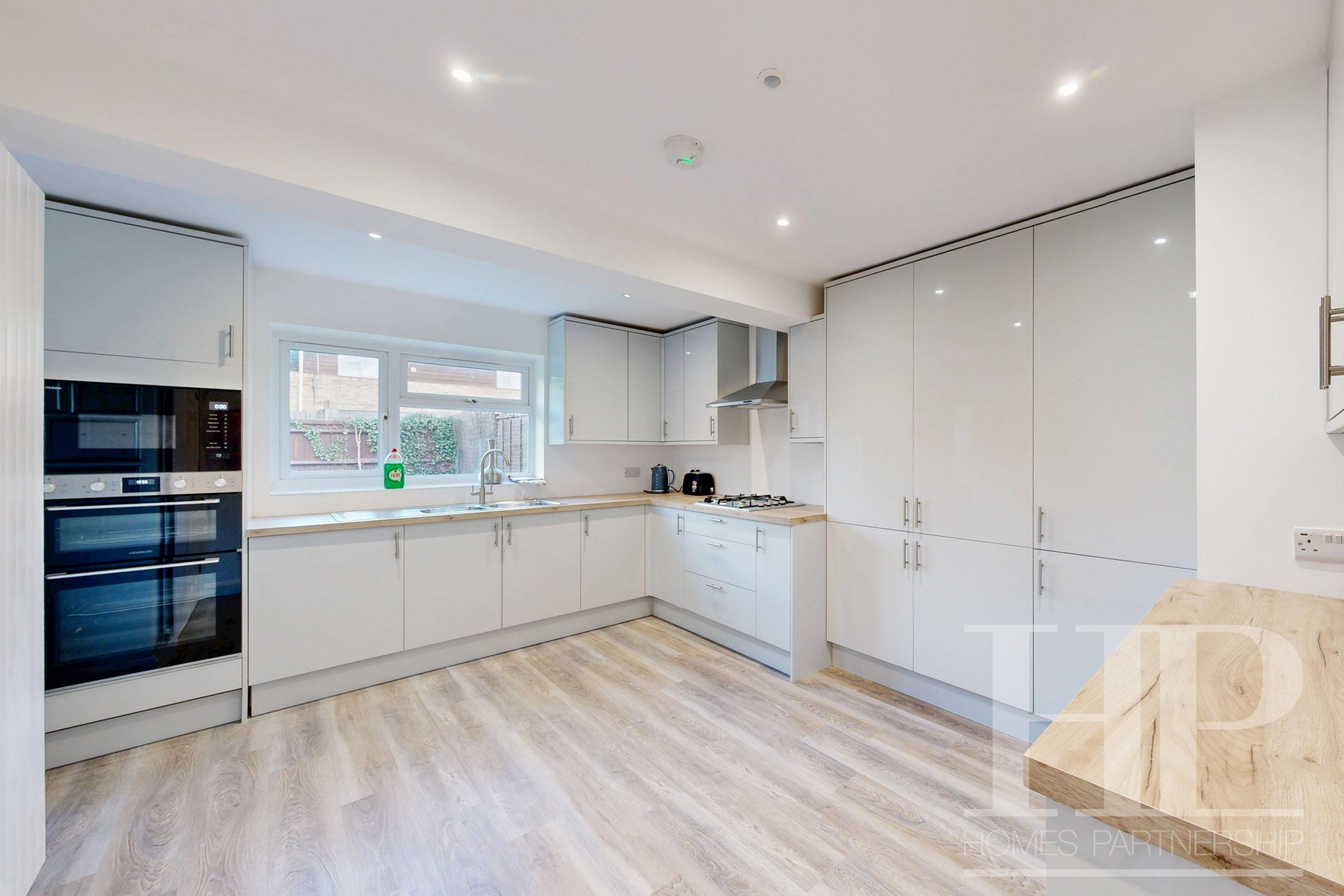 Room Borrowdale Close in Crawley