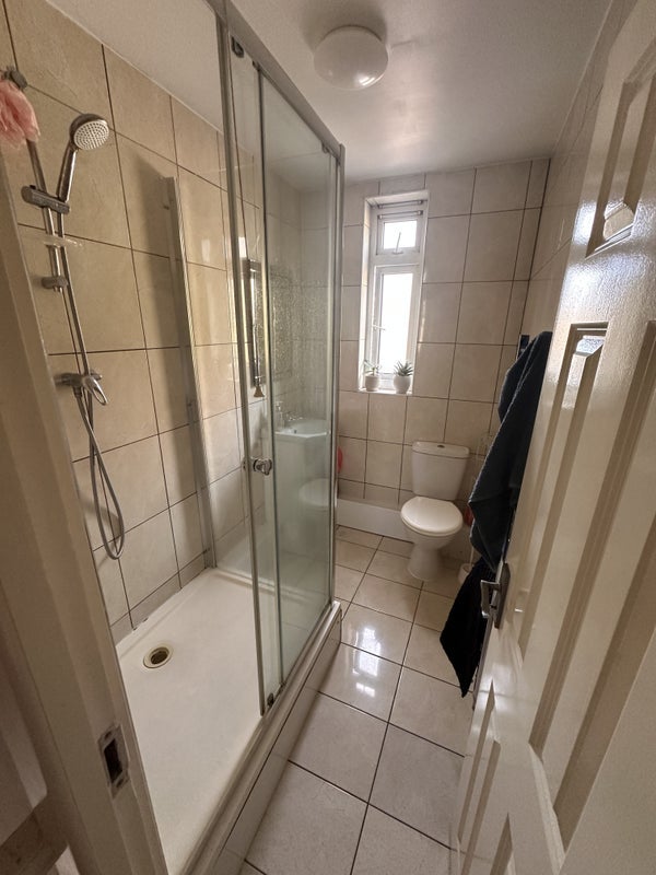 Room Pencraig Way in Greater London