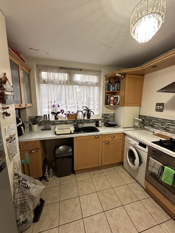 Room Pencraig Way in Greater London