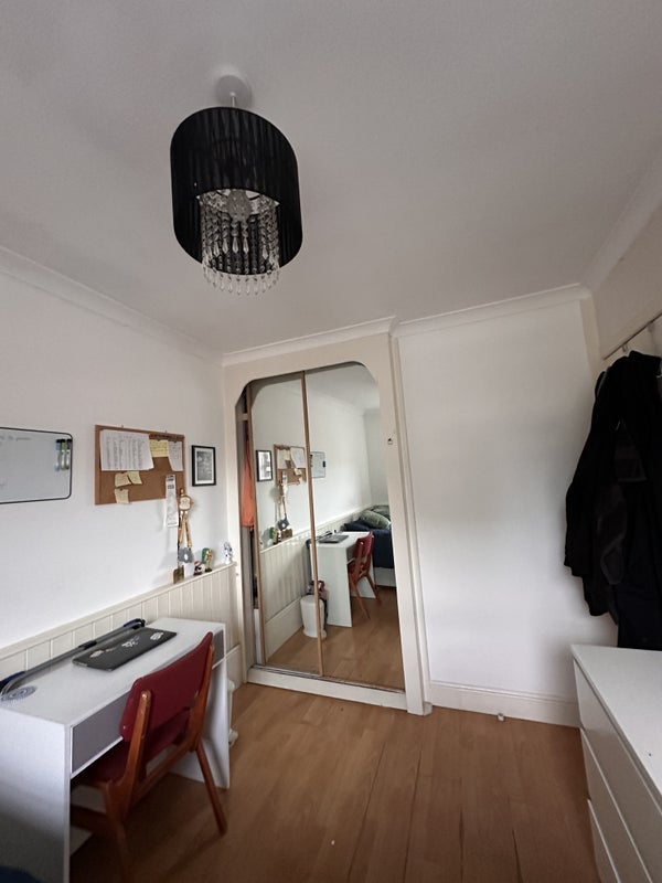 Room Pencraig Way in Greater London