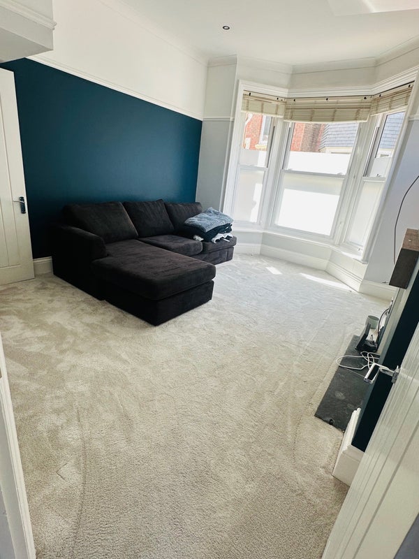 Room Denewood Road in Bournemouth