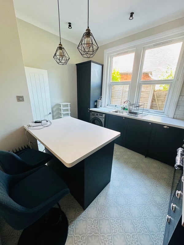 Room Denewood Road in Bournemouth