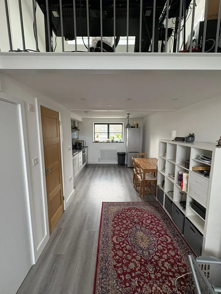 Room Beacon Road in Greater London