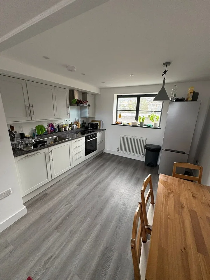 Room Beacon Road in Greater London