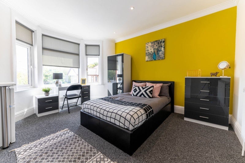 Room High Street in Nuneaton and Bedworth