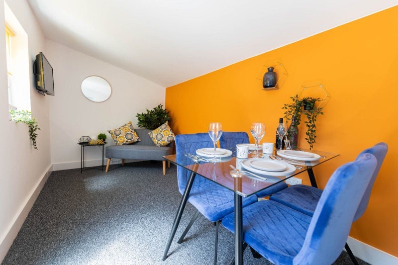 Room High Street in Nuneaton and Bedworth