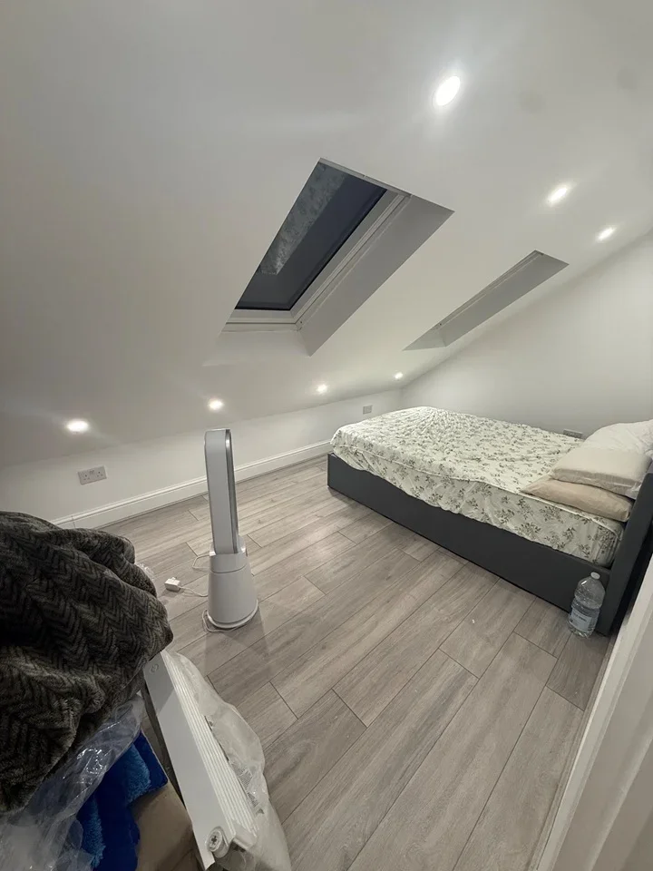 Room Downshall Avenue in Greater London