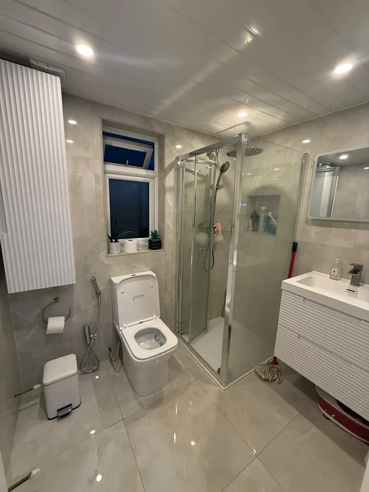 Room Downshall Avenue in Greater London