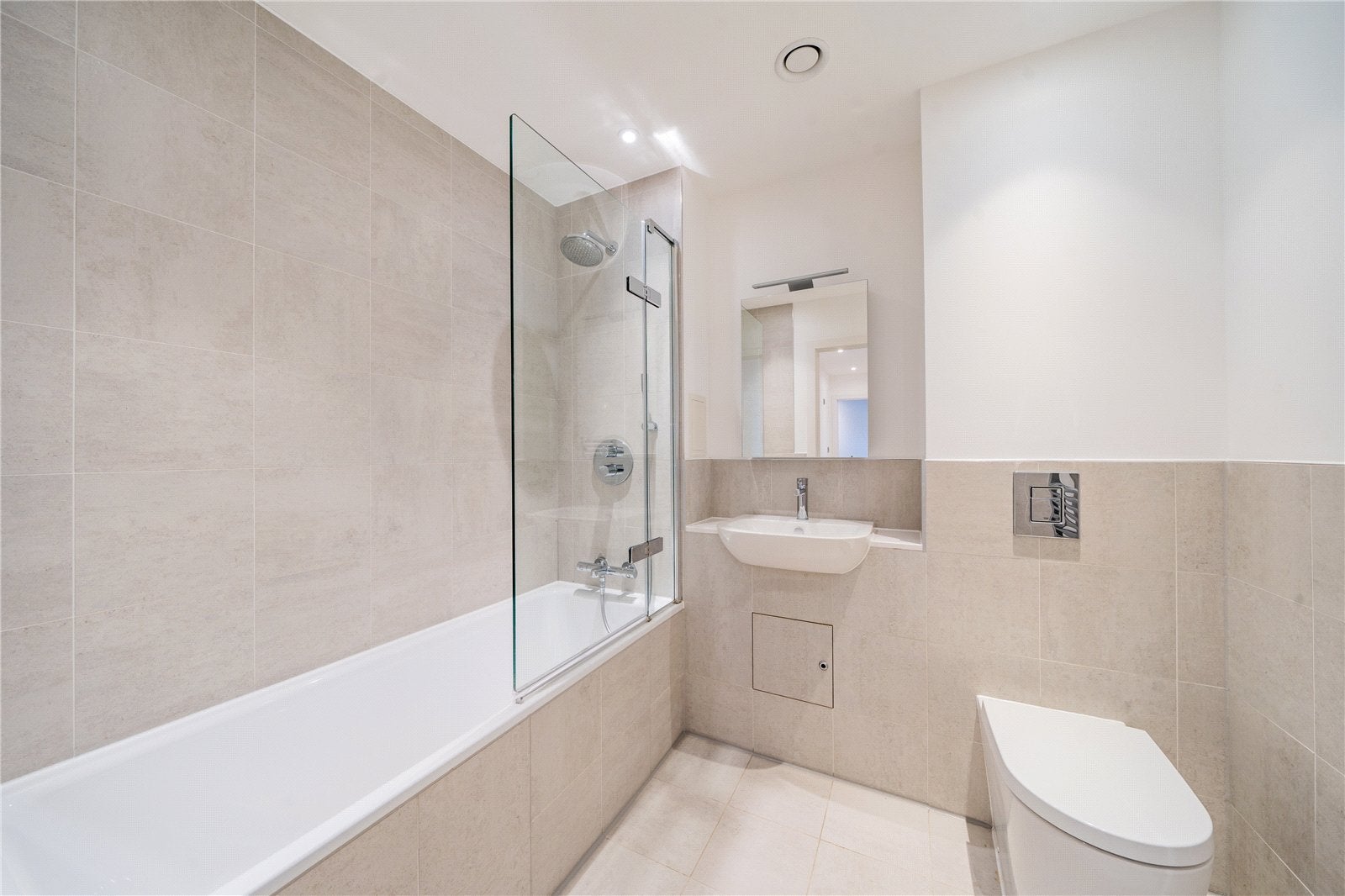 Flat Surrey Quays Road in Greater London