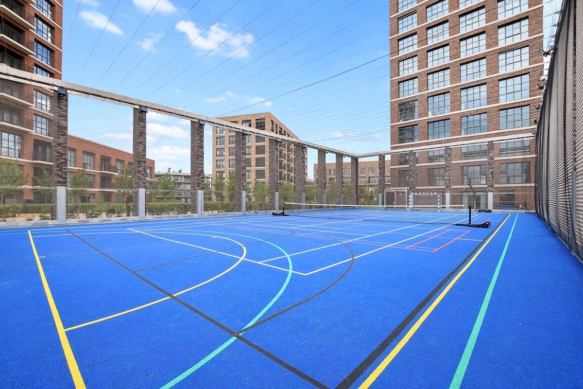 Flat Surrey Quays Road in Greater London
