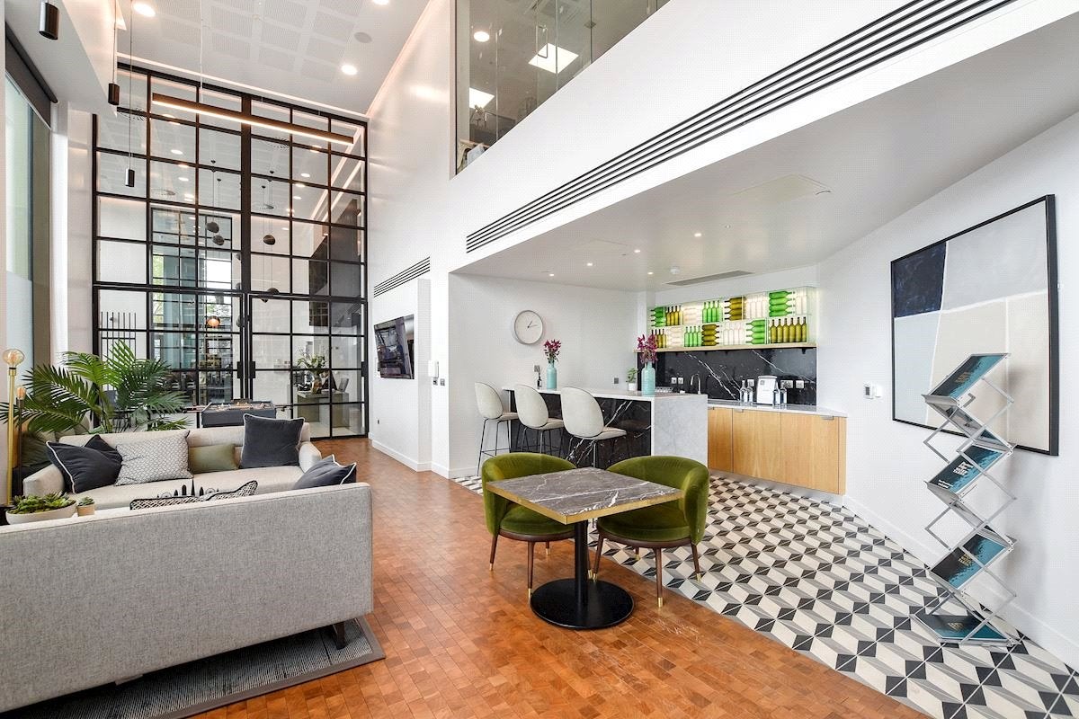 Flat Surrey Quays Road in Greater London