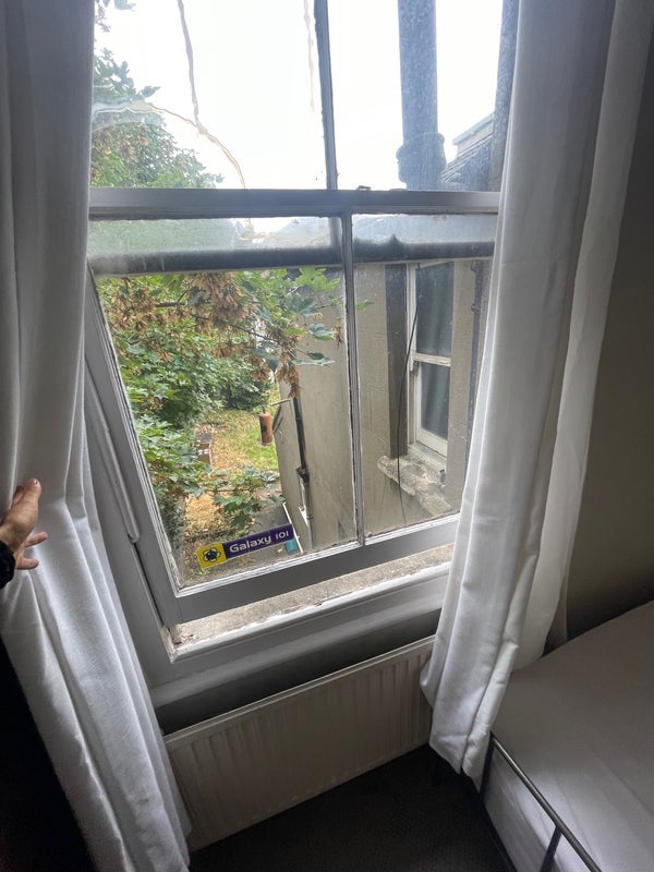 Room Chesterfield Road in Bristol