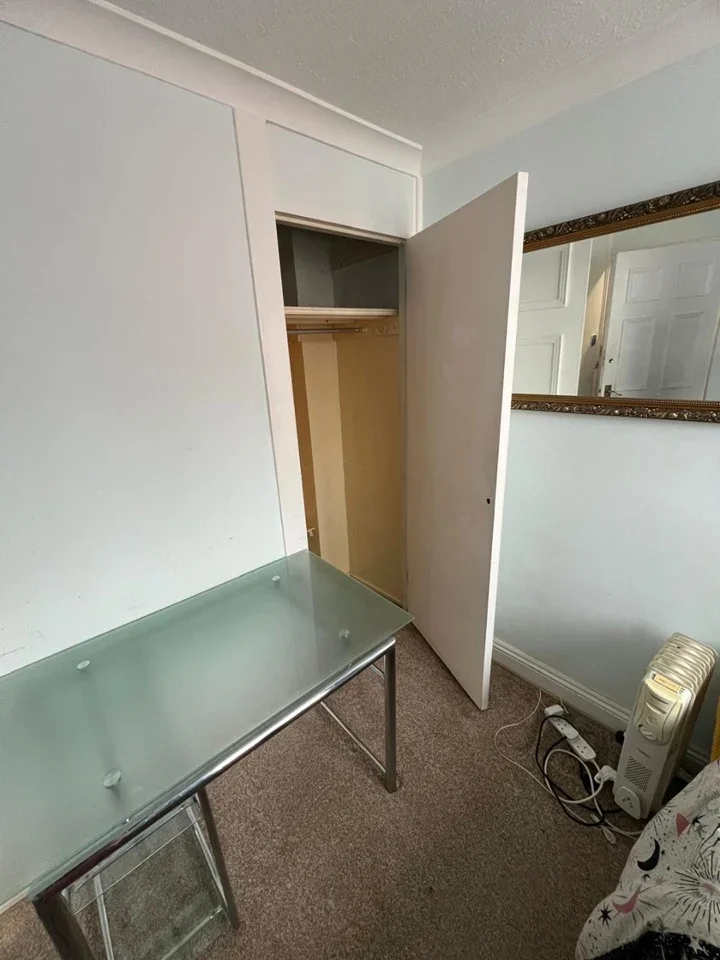 Room Barberry Close in Greater London